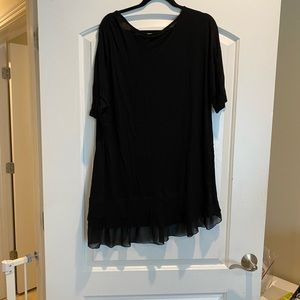 Women’s size 18/20 high/low black short sleeve tunic EUC